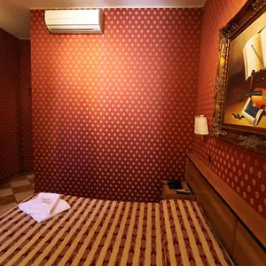 2* Hotel Hollywood